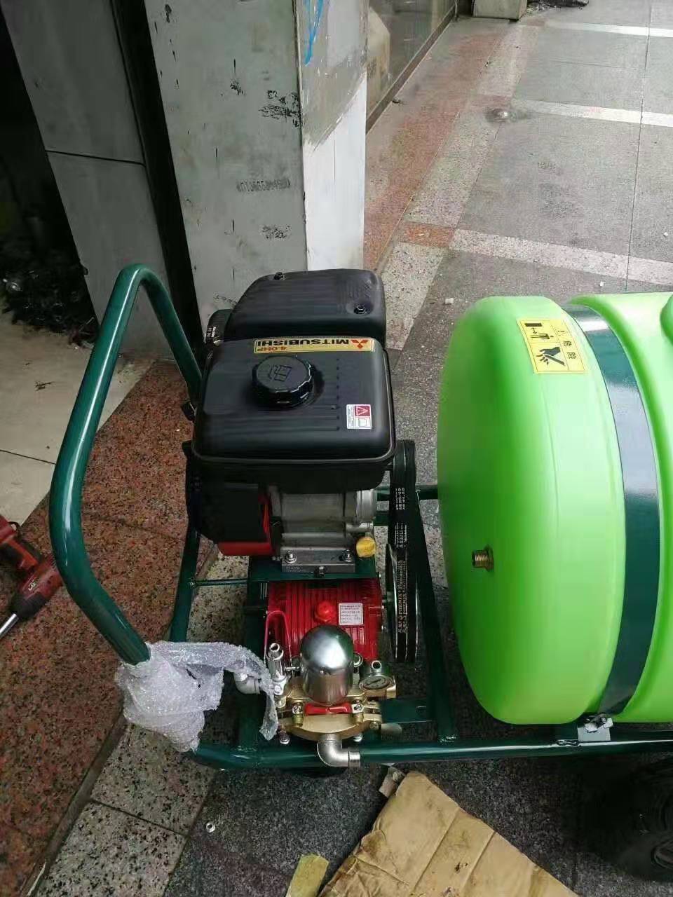 斯巴魯進(jìn)口機(jī)器  打藥機(jī) (3)